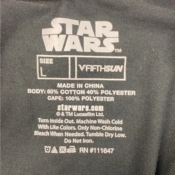 NWT Star Wars Dart Vader Disney Black short sleeve tee with removable cape - Picture 4 of 7